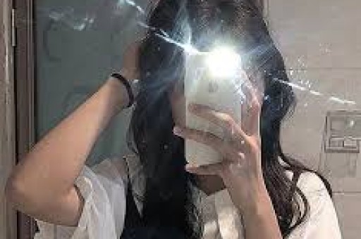 娱乐圈大事件：刘昊然周冬雨复合传闻、卢昱晓屏摄道歉、杨紫《家业》恶评风波、阿Sa婚变辟谣